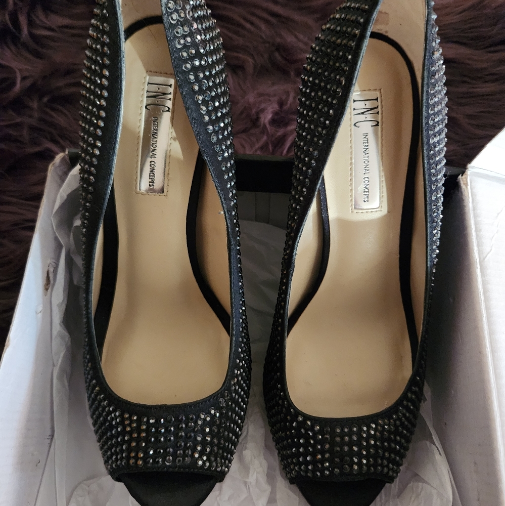 High heel platform peep toe pump